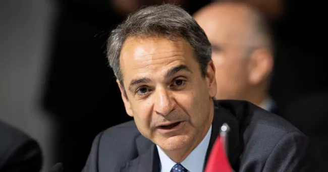 Grèce : face à la pénurie de travailleurs qualifiés, le gouvernement instaure la semaine de six jours.