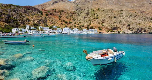 «Quoi, vous partez encore en Crète  ?» : ces vacanciers qui retournent chaque année au même endroit.