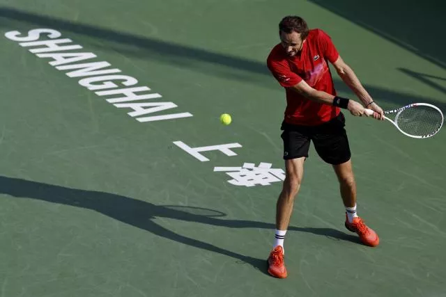 Daniil Medvedev en action ce mercredi à Shanghai. (T. Wang/Reuters)