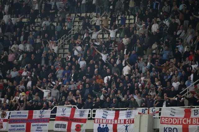 3 500 supporters anglais étaient présents au stade olympique d'Athènes, jeudi soir, pour supporter les Three Lions vainqueurs de la Grèce (3-0) en Ligue des nations. (Louisa Gouliamaki/Reuters)