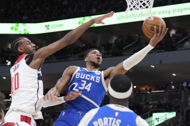 Giannis Antetokounmpo et Milwaukee enchaînent les victoires. (M. McLoone/Reuters)