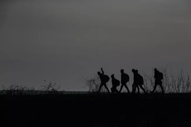 <p>Des migrants tentent d'entrer en Grèce depuis la Turquie, en traversant la rivière Maritsa, près de la frontière, le 1ᵉʳ&nbsp;mars 2020.