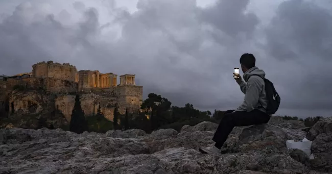 Si les perturbations toucheront avant tout les transports, des fermetures de sites touristiques ne sont pas à exclure (ici l'Acropole d'Athènes). ANGELOS TZORTZINIS / AFP