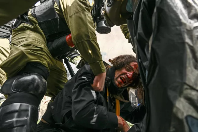 En Grèce, une colère profonde de la société et de multiples zones d’ombre dans l’accident de train.