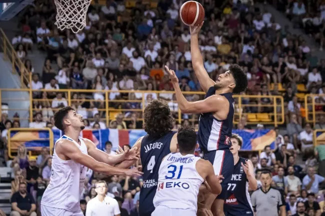La France s'est qualifiée pour les demies à l'Euro U20. (FIBA)