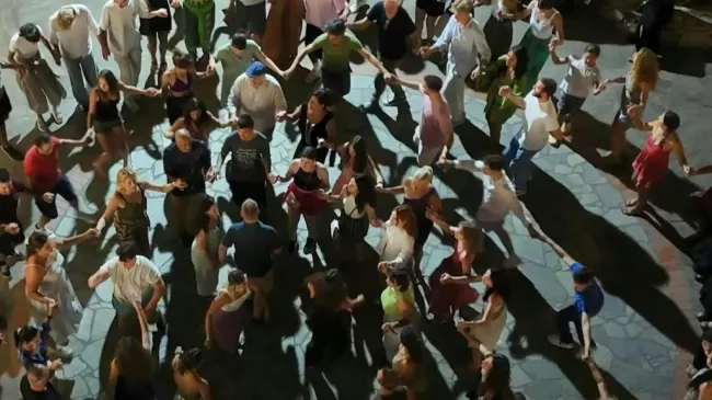 Dans les villages de Grèce, l'été rime avec danses collectives au bout de la nuit  -  Will VASSILOPOULOS - Grèce (AFP)