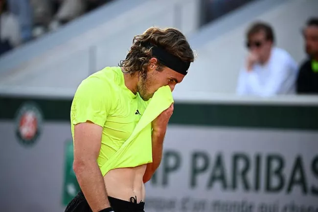 Stefanos Tsitsipas en crise de résultats. (P. Lahalle/L'Équipe)