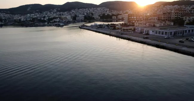 Face à l’inflation, les Turcs partent en vacances chez le voisin grec.