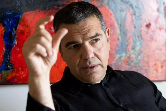 Alexis Tsipras dans son bureau, à Athènes, le 18 août 2025. LOUIZA VRADI POUR « LE MONDE »