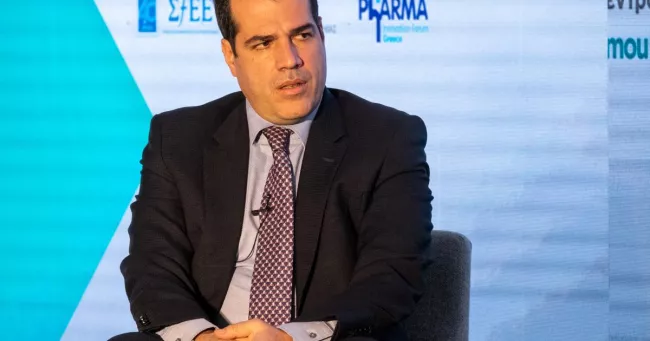 En Grèce, main basse sur les ONG qui vont à l’encontre de la politique migratoire.