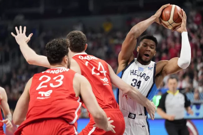 La Turquie écrase la Grèce de Giannis Antetokounmpo et se qualifie pour la finale de l'Euro.