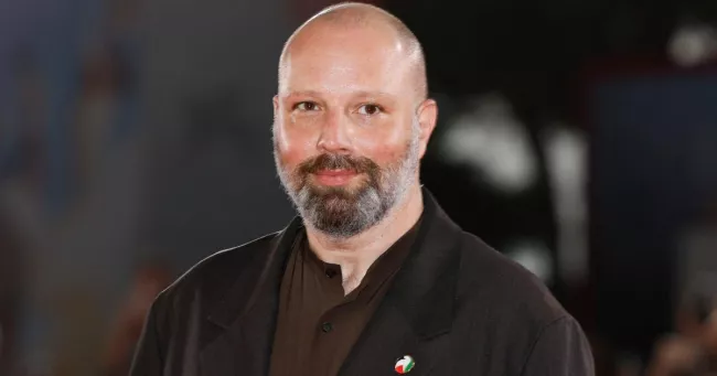 Le cinéaste Yorgos Lanthimos prépare la sortie, le 26 novembre, de son prochain long-métrage Bugonia.