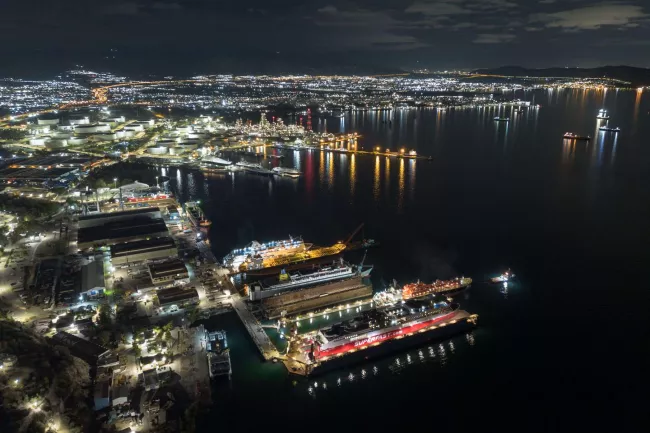 Vue aérienne de la zone portuaire et des chantiers navals d'Eleusis, près d'Athènes, le 25 novembre 2025. DIMITRIS ASPIOTIS/SHUTTERSTOCK/SIPA