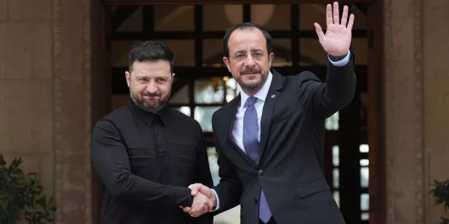 EN DIRECT, guerre en Ukraine : après une entrevue avec l’émissaire américain Steve Witkoff, Volodymyr Zelensky est arrivé à Chypre.