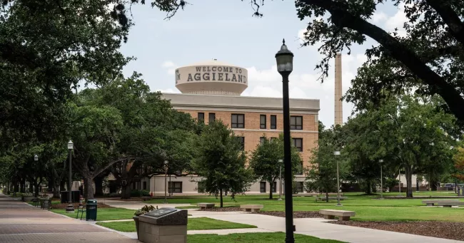 Au Texas, un universitaire empêché d’évoquer le genre en cours : “Platon a été censuré”.