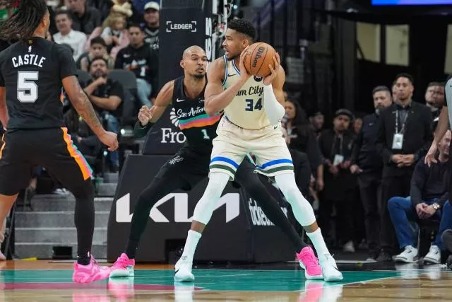 Giannis Antetokounmpo marqué par Victor Wembanyama, dans la nuit de jeudi à vendredi. (D. Dunn/Imagn Images/Reuters Connect)