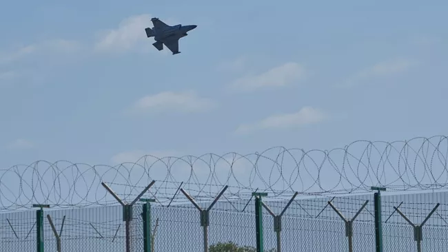 Chasseur décollant des bases britanniques d'Akrotiri, 2 mars 2026 -  Tous droits réservés  AP Photo/Petros Karadjias
