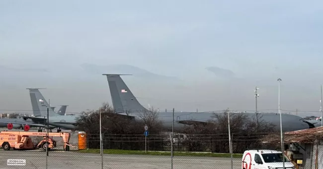 La présence de gros-porteurs de l'US Air Force à l'aéroport de Sofia, ici le 19 février 2026, a fait craindre une frappe de rétorsion iranienne.