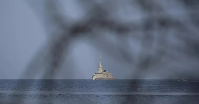 La frégate grecque "Kimon" au large du port de Limassol, à Chypre, le 4 mars 2026.