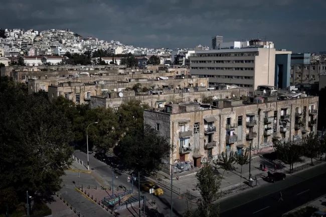 Les bâtiments des « Prosfygika » à Athène, en novembre 2014. LOUISA GOULIAMAKI/AFP