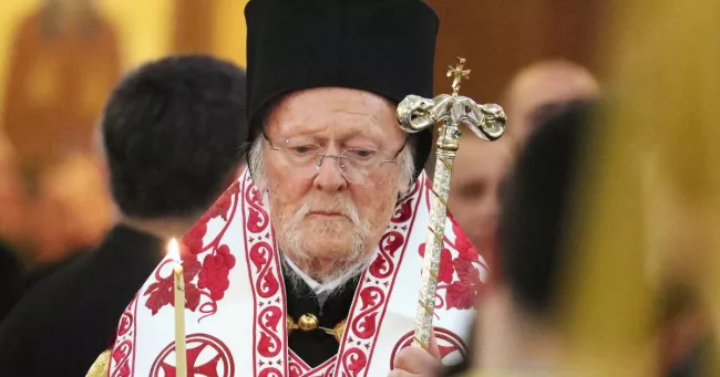Bartholomée 1er, patriarche orthodoxe de Constantinople, 86 ans, ici, le 22 mars, lors d'une liturgie pour le défunt catholicos-patriarche de Géorgie Irakli Gedenidze / REUTERS
