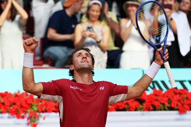 Casper Ruud après sa victoire contre Stefanos Tsitsipas ce mardi à Madrid. (Isabel Infantes/Reuters)
