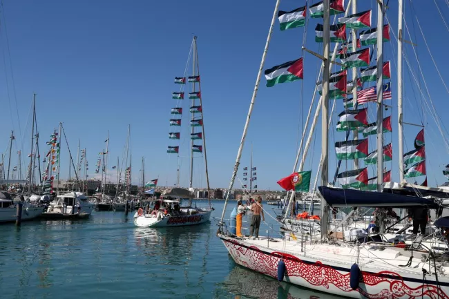 La « flottille pour Gaza » interceptée par Israël au large de la Grèce, 211 militants arrêtés dont 11 Français.