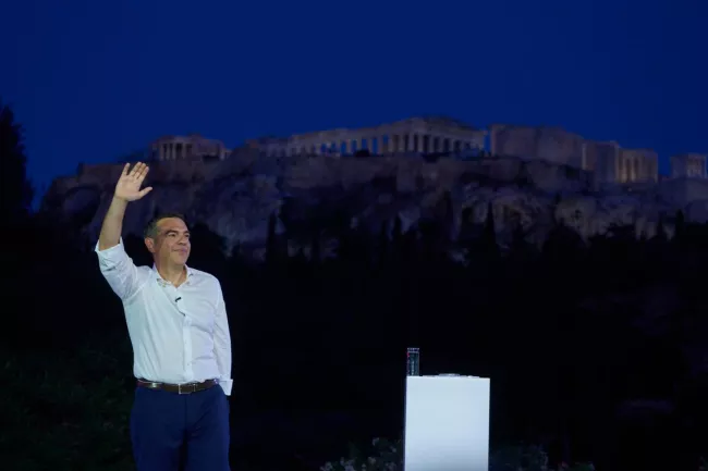 Alexis Tsipras, ancien premier ministre grec, lors du lancement de son parti politique, à Athènes, le 26 mai 2026. PETROS GIANNAKOURIS/AP