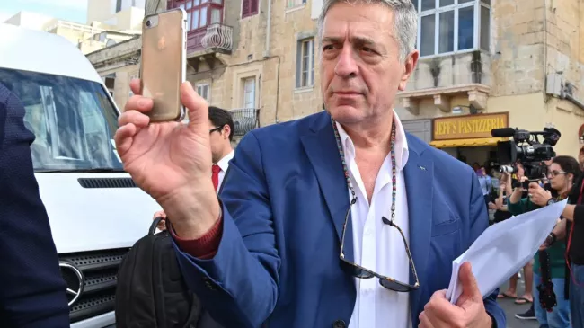 Un eurodéputé grec visé par le logiciel espion Pegasus alors qu’il enquêtait dessus.