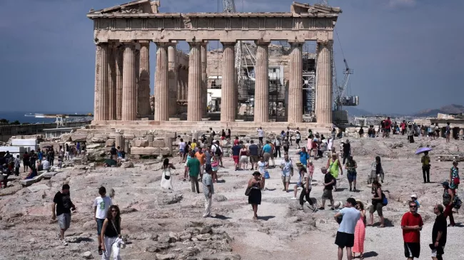 La grande braderie du patrimoine culturel grec.