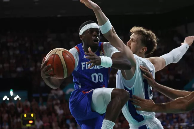 Sylvain Francisco contre la Finlande le 6 juillet dernier. (R. Perrocheau/L'Équipe)