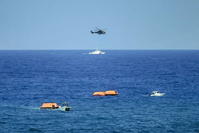 Un ferry « complètement coulé » entre Chypre et la Turquie, au moins 7 morts et 23 disparus.