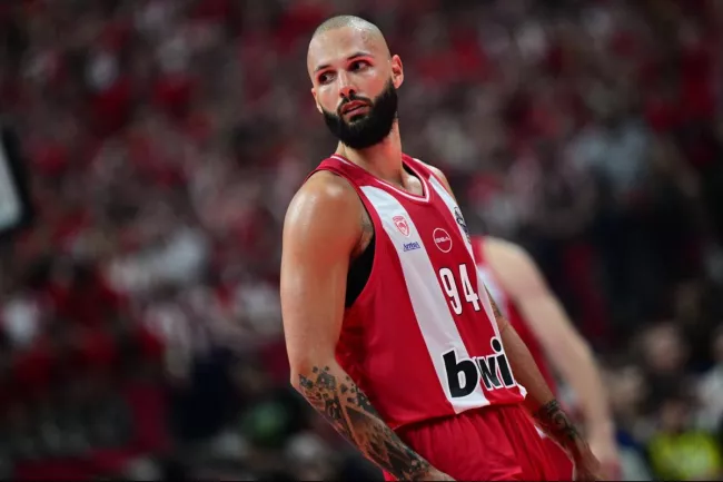 Evan Fournier en balade avec Olympiakos, Dubaï et Elie Okobo remportent le choc contre le Real Madrid en ouverture de l'Euroligue.