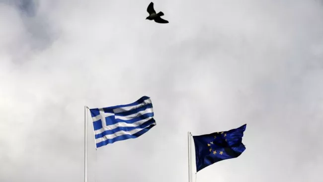 «Les leaders européens devront tôt ou tard accepter une nouvelle restructuration de la dette grecque», selon l'analyste de Saxo Bank. Crédits photo : ALKIS KONSTANTINIDIS/REUTERS


