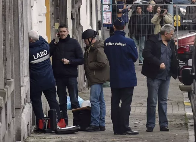 Les arrestations en Grèce sans lien avec les attentats déjoués en Belgique.