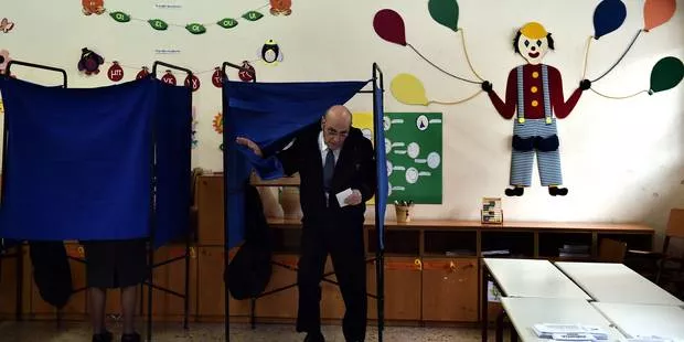 Oui ou non à l'austérité, les Grecs en route pour un chamboulement très surveillé.