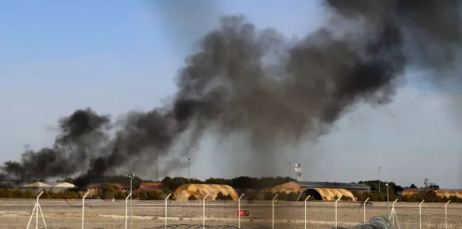 11 morts, 20 blessés dans le crash d'un F-16 grec en Espagne. (Josema Moreno/AP/SIPA)


