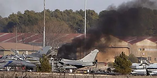 Le F-16 s'est écrasé lors d'un vol d'entraînement de l'Organisation du traité de l'Atlantique Nord. | AP/Josema Moreno


