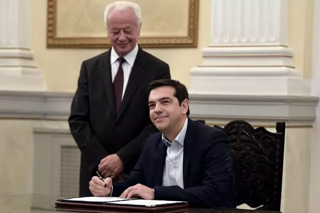 Alexis Tsipras a prêté serment en qualité de nouveau premier ministre hier devant le chef de l'Etat, Karolos Papoulias. Image: AFP


