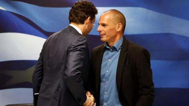 Le ministre grec des Finances, Yanis Varoufakis, a reçu le président de l'Eurogroupe, le ministre néerlandais des Finances, Jeroen Dijsselbloem (de dos), vendredi, à Athènes. Crédits photo : KOSTAS TSIRONIS/REUTERS


