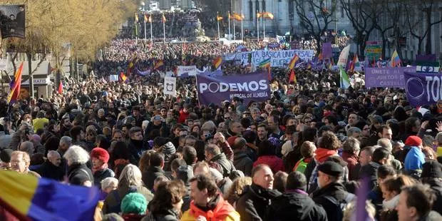 Podemos, l'allié espagnol de Syriza, oppose "privilégiés" et "humiliés" .