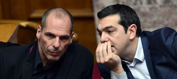 Le ministre grec des Finances Yanis Varoufakis (g) et le Premier ministre Alexis Tsipras (d) au Parlement, le 18 février 2015 à Athènes. Photo d'illustration


