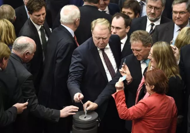 Vote des députés allemands pour lever l'aide à la Grèce le 27 février 2015 au Bundestag à Berlin (Photo Odd Andersen. AFP)


