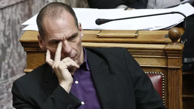 Le ministre grec des Finances, Yanis Varoufakis, dimanche soir lors d'un talk show à la télévision allemande avait protesté après avoir vu les images: «Je n'ai jamais montré ce doigt». Crédits photo : ALKIS KONSTANTINIDIS/REUTERS


