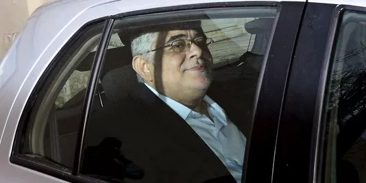 Le fondateur et dirigeant du parti grec néonazi Aube dorée, Nikos Michaloliakos, lors de sa libération conditionnelle, le 20 mars, à Athènes.


