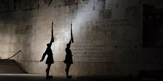 Alexis Tsipras accuse l'Allemagne d'avoir eu recours à des artifices juridiques afin de ne pas verser de réparations de guerre à Athènes.


