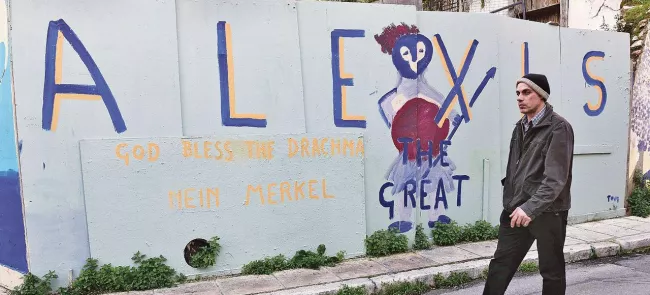 Si la moitié de l'opinion publique soutient la stratégie du premier ministre Alexis Tsipras, qui cherche à imposer à l'UE une renégociation de la dette grecque, une large majorité (82%) souhaite aussi que le pays reste dans la zone euro. Crédits photo : LOUISA GOULIAMAKI/AFP


