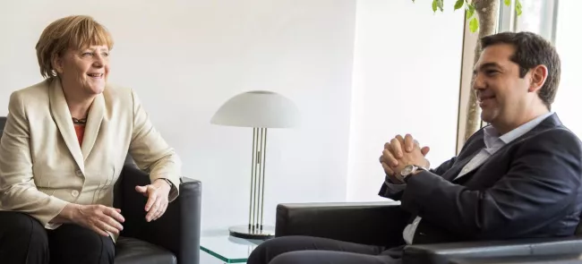Angela Merkel et Alexis Tsipras, le 23 avril à Bruxelles. Crédits photo : ANDREA BONETTI / HANDOUT/EPA/MAXPPP


