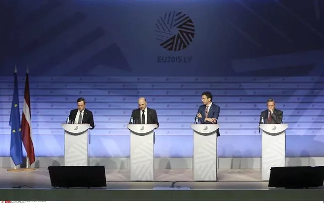 Lors de la réunion de l'Eurogroupe à Riga, en Lettonie, le ministre des Finances grec Yanis Varoufakis a reconnu vendredi qu'il n'y avait pas d'autres issues que d'accélérer les négociations - Dmitris Sulzics/AP/SIPA


