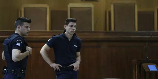 Grèce: le procès des dirigeants du parti néonazi de nouveau suspendu.